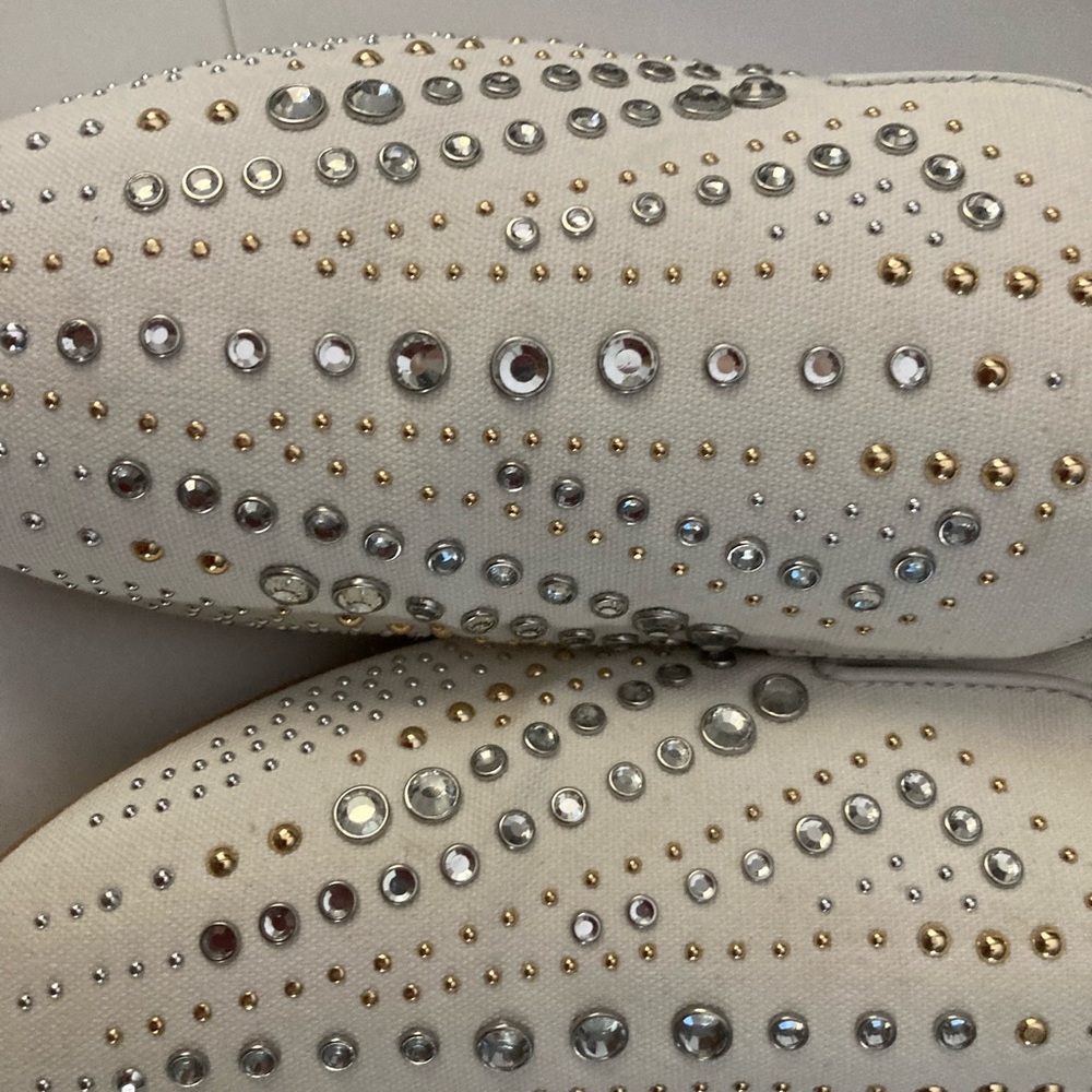 Donald J Pliner bedazzled flats 9M